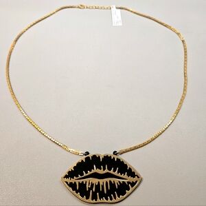 New W Tag Big Lip Necklace Black Gold Statement Necklace Unique Pop